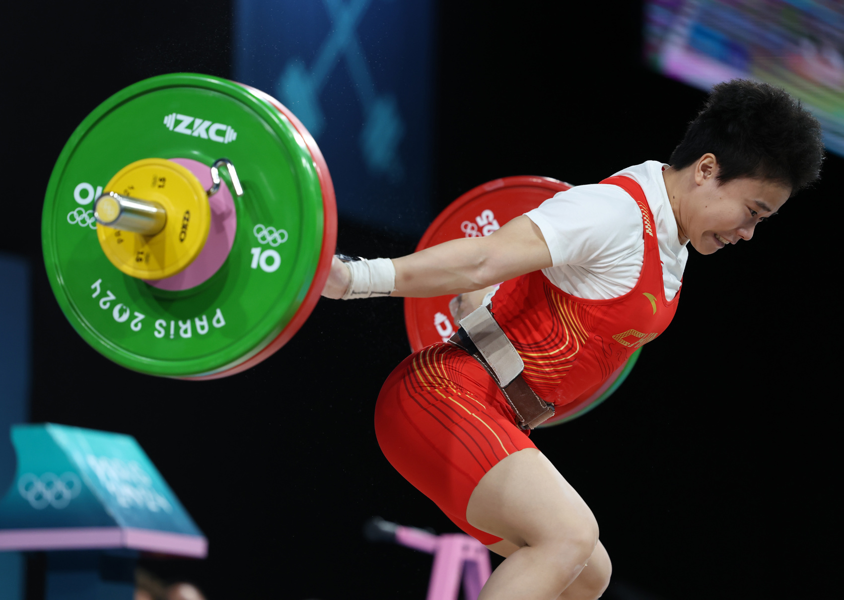 九游体育直播-中国队在举重比赛中创造新纪录