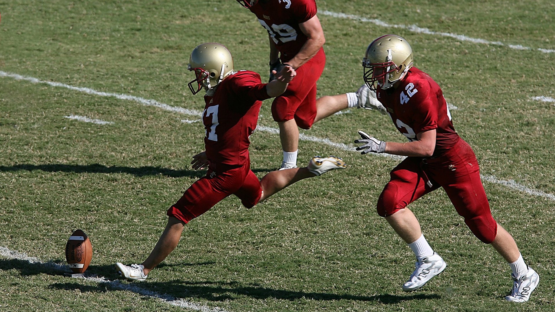 九游体育平台-赛道上的逆袭，佩雷兹带队上演迈凯伦绝杀红牛二队